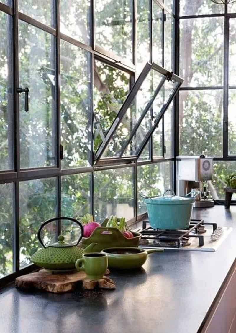 cucina sotto finestra: come sfruttare al meglio lo spazio